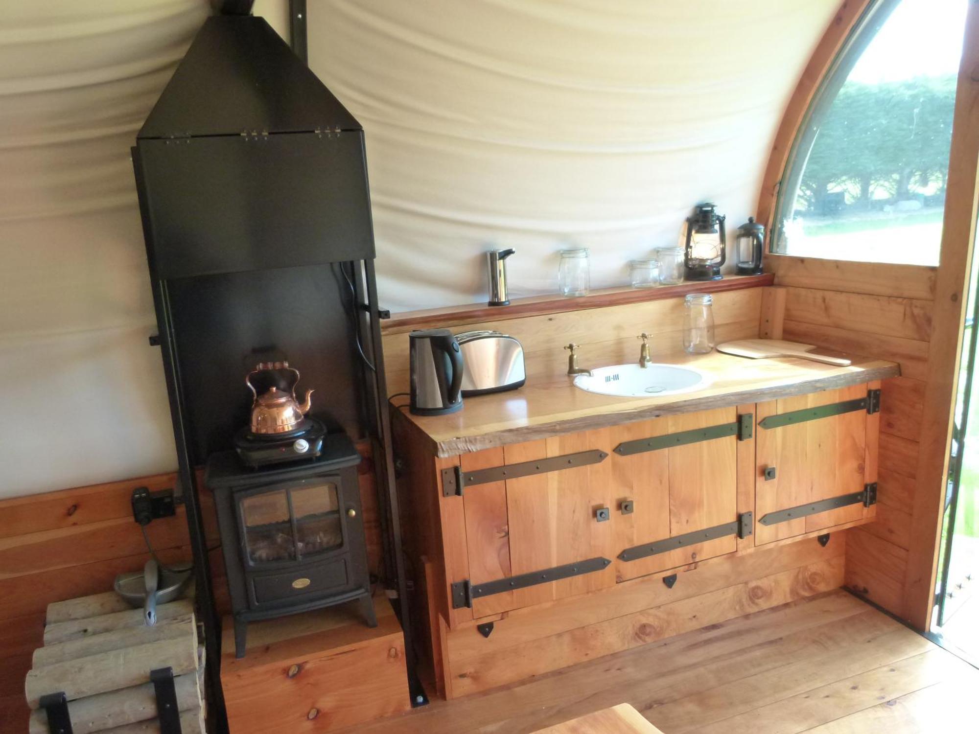 Wacky Stays - Unique Farm-Stay Glamping Rentals, Free Animal Feeding Tours Kaikoura Dış mekan fotoğraf