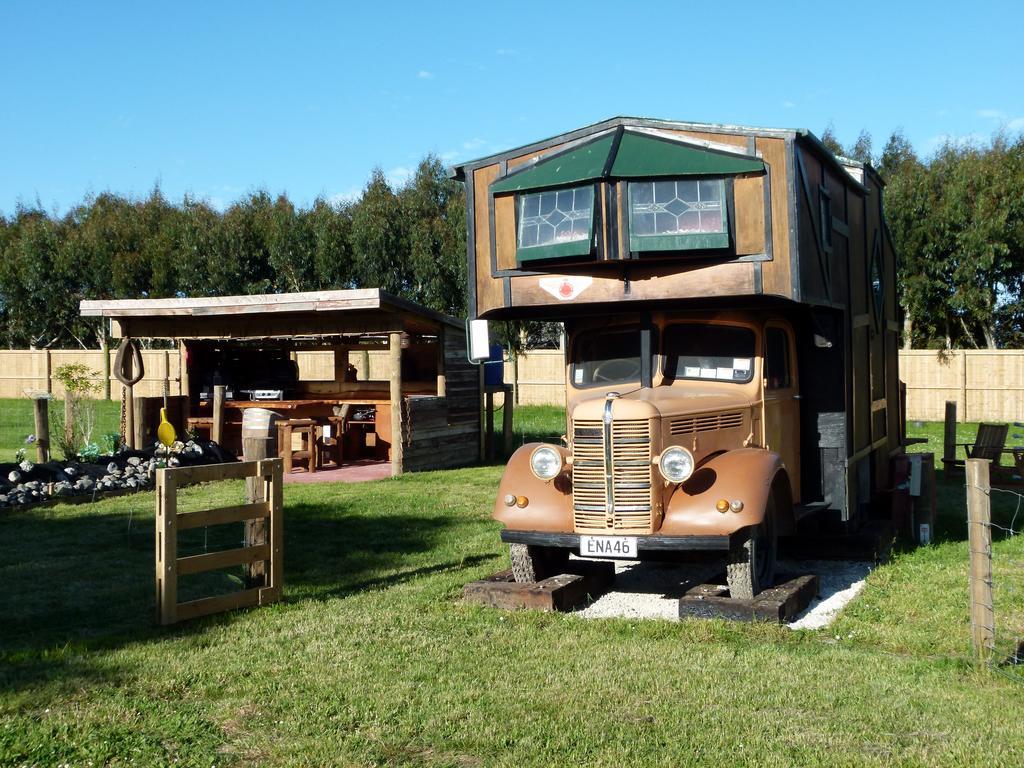 Wacky Stays - Unique Farm-Stay Glamping Rentals, Free Animal Feeding Tours Kaikoura Oda fotoğraf