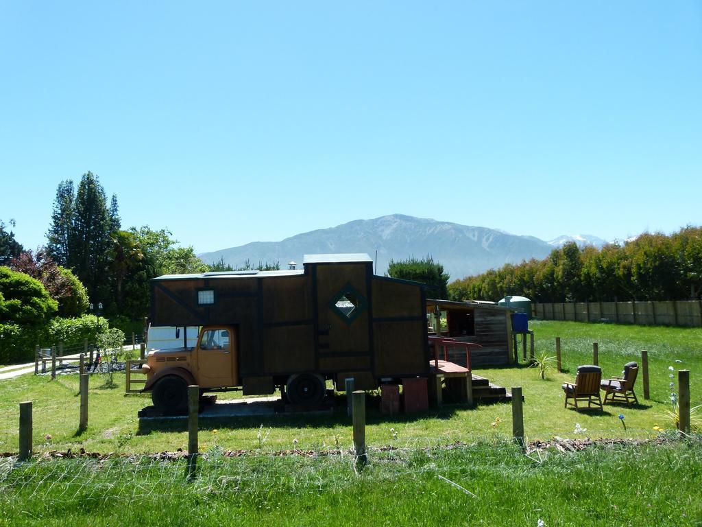 Wacky Stays - Unique Farm-Stay Glamping Rentals, Free Animal Feeding Tours Kaikoura Oda fotoğraf
