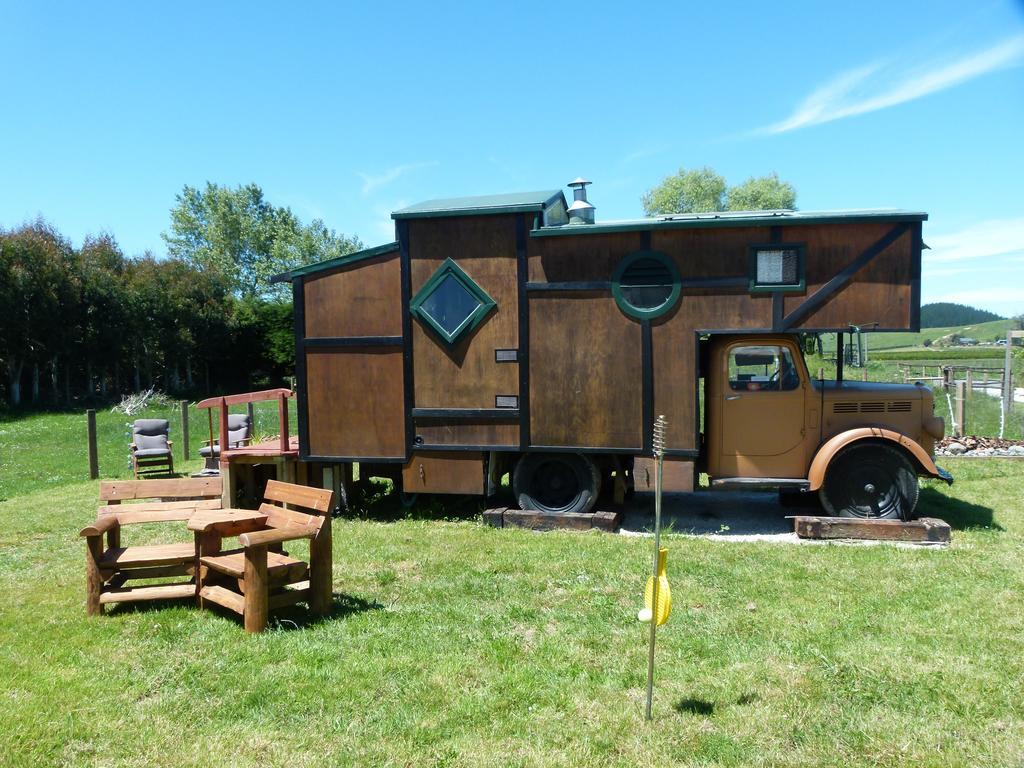 Wacky Stays - Unique Farm-Stay Glamping Rentals, Free Animal Feeding Tours Kaikoura Oda fotoğraf