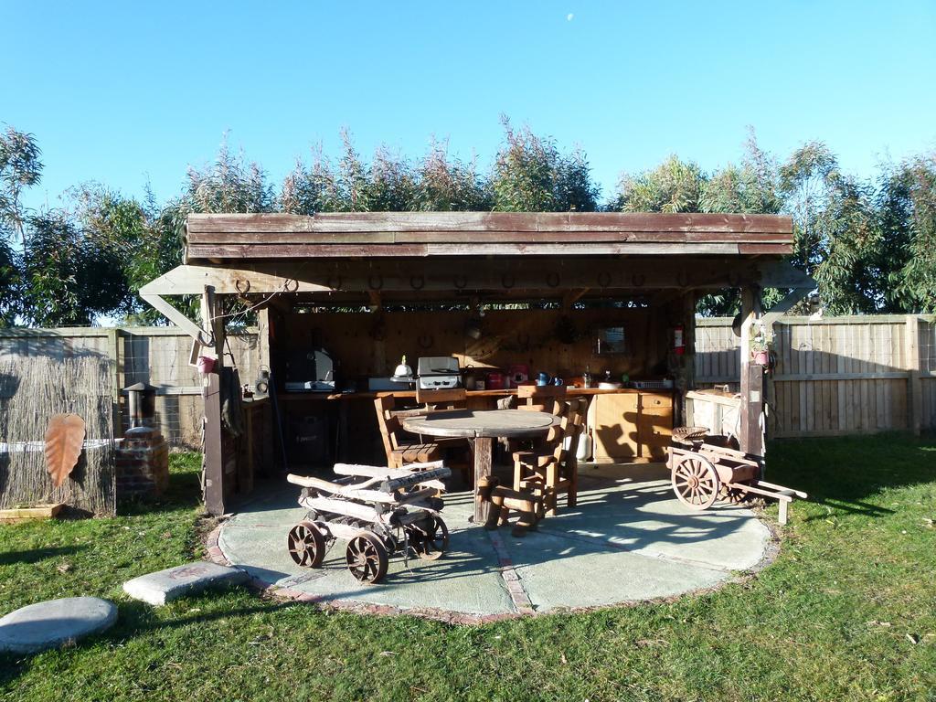 Wacky Stays - Unique Farm-Stay Glamping Rentals, Free Animal Feeding Tours Kaikoura Dış mekan fotoğraf