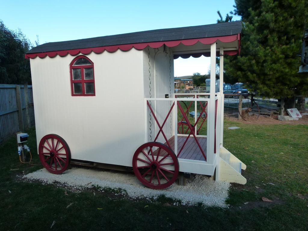 Wacky Stays - Unique Farm-Stay Glamping Rentals, Free Animal Feeding Tours Kaikoura Dış mekan fotoğraf