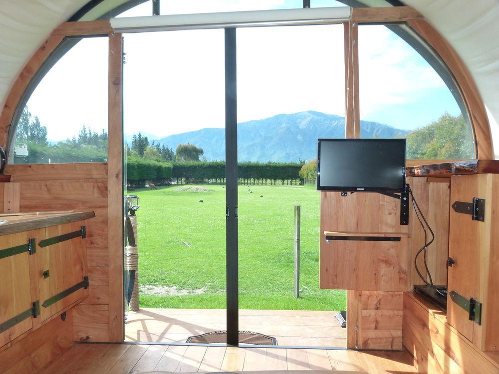 Wacky Stays - Unique Farm-Stay Glamping Rentals, Free Animal Feeding Tours Kaikoura Dış mekan fotoğraf