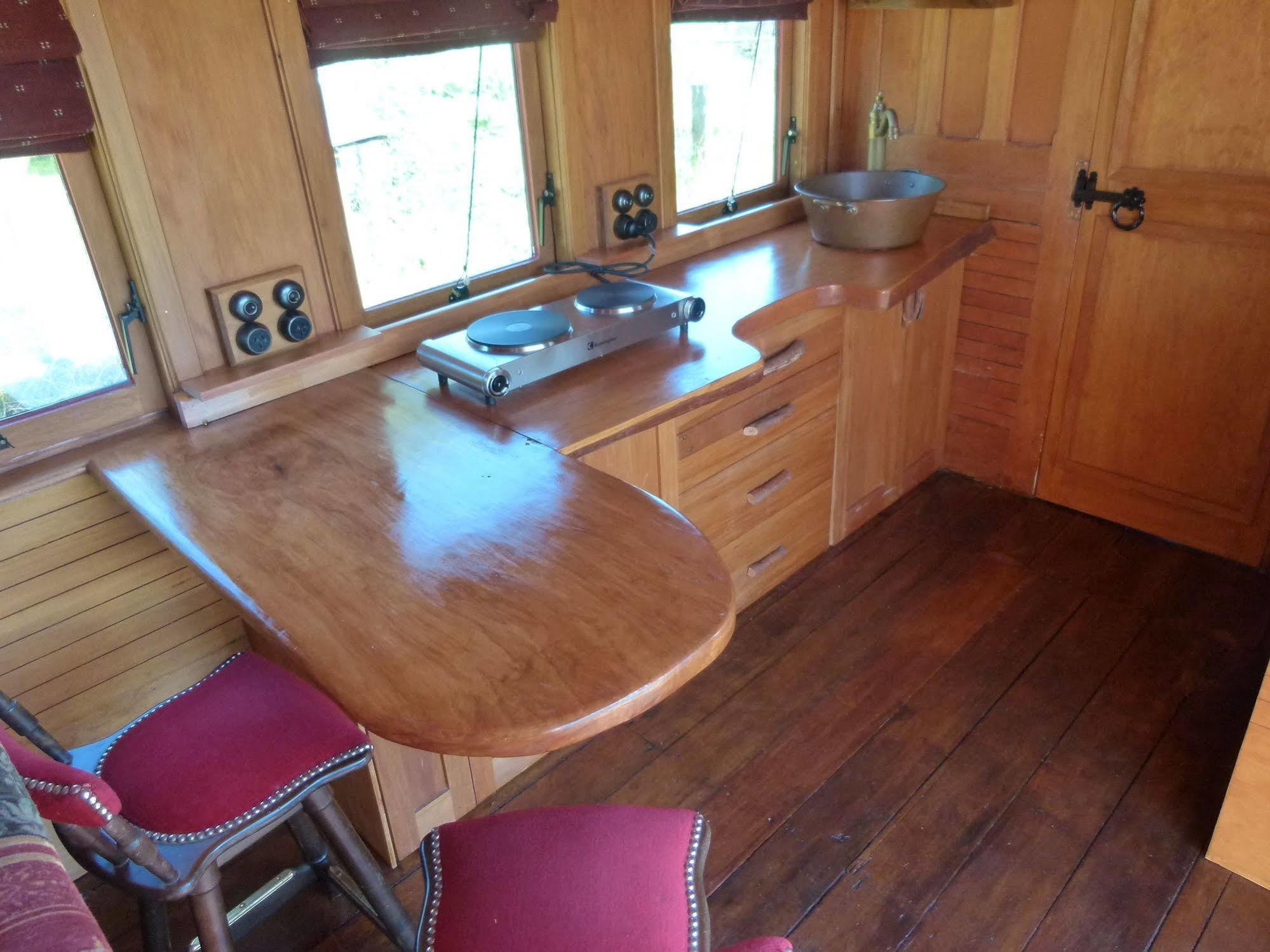 Wacky Stays - Unique Farm-Stay Glamping Rentals, Free Animal Feeding Tours Kaikoura Dış mekan fotoğraf